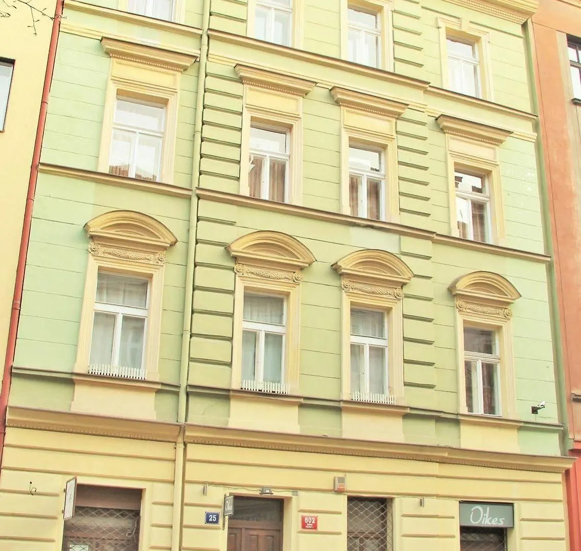 Vlkova Palace プラハ 0*,